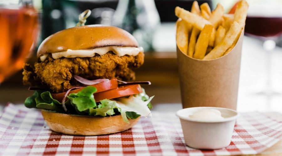 Mouthwatering burgers and Australian classics feature on the menu at the Panorama Motel