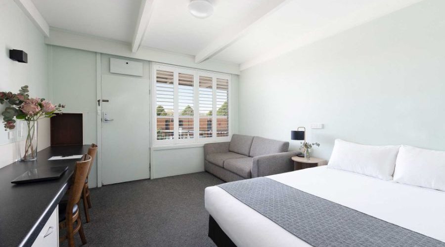 Spacious, modern and clean room at the Panorama Bathurst Motel
